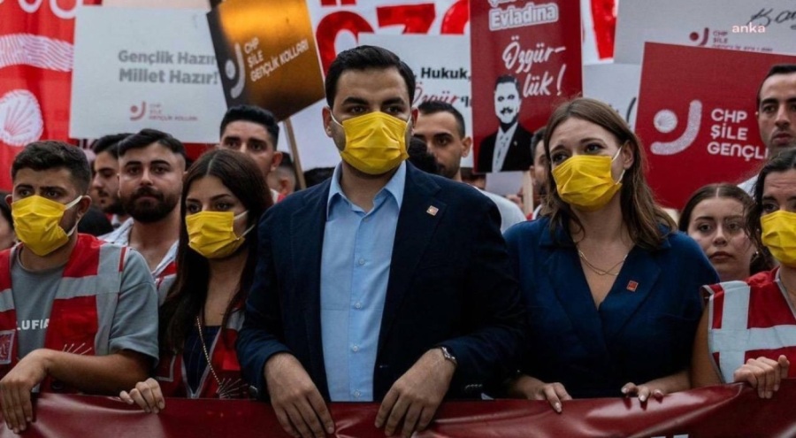 Murat Çalık için CHP'li gençlerden sarı maskeli eylem