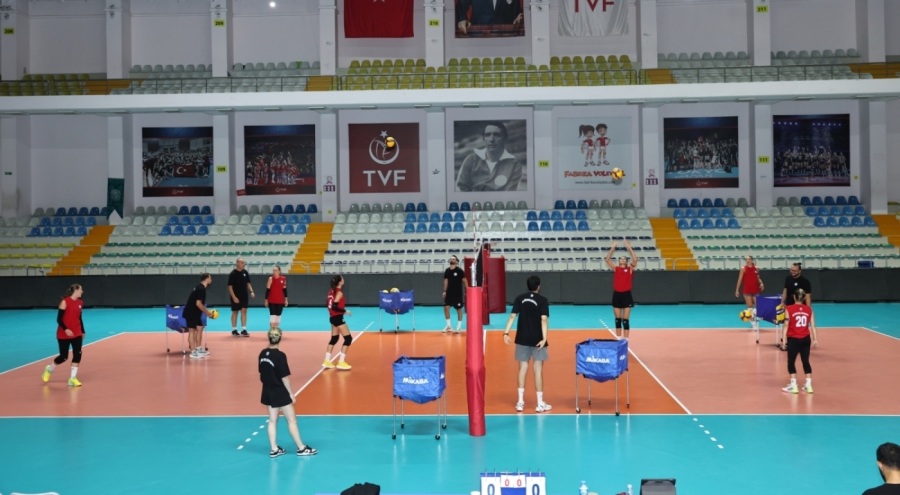 Nilüfer Belediyespor Eker Kadın Voleybol Takımı yeni sezon hazırlıklarına start verdi