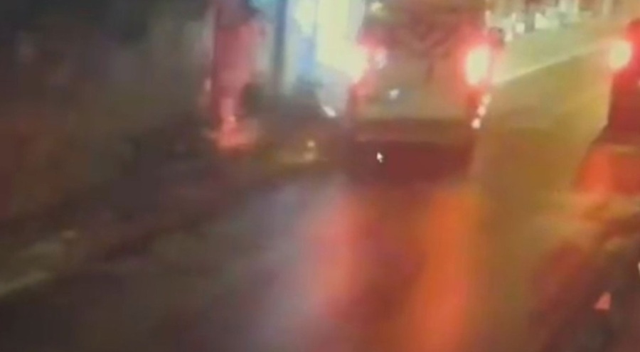 Motosiklet ve minibüs çarpıştı: 1 kişi hayatını kaybetti