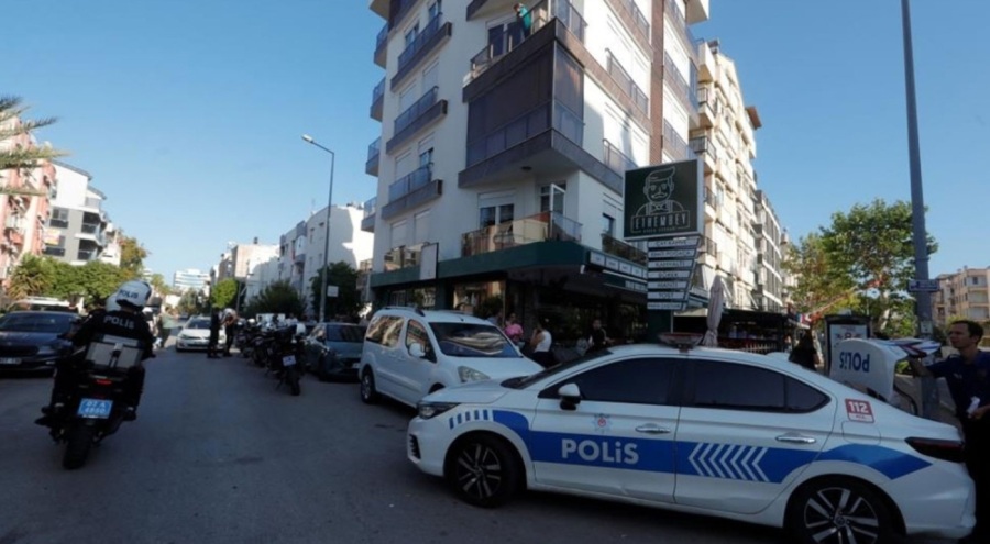 Trans birey yaşadığı dairede boğazı kesilmiş olarak bulundu!