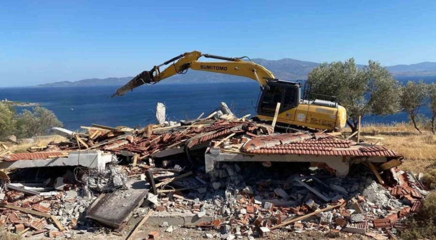 Çanakkale'de 15 kaçak yapı yıkıldı