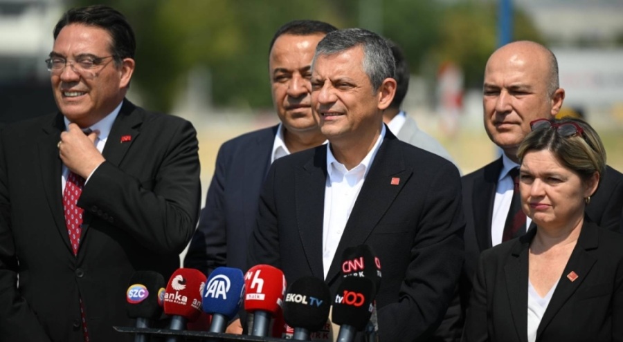 Özgür Özel'den komisyon açıklaması: Asla anayasa tartışmasının içinde olmayacağız