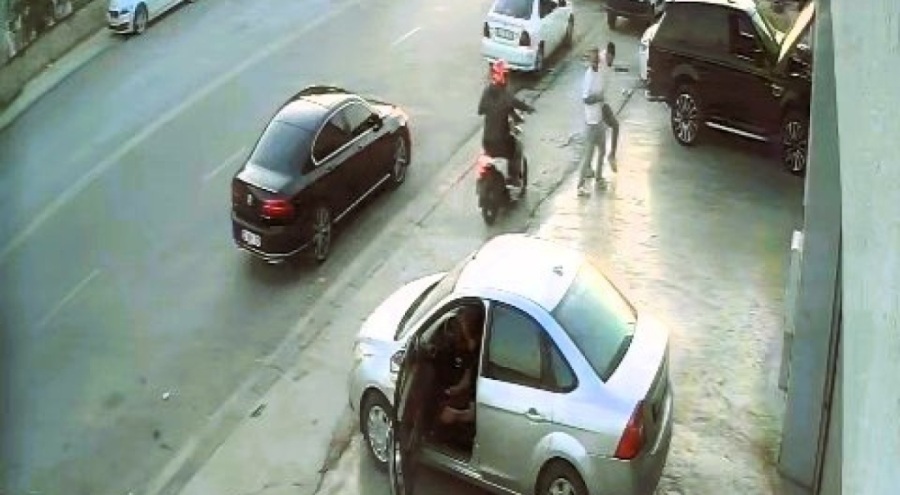 Motosikletle takip ettikleri şahsa kurşun yağdırdılar