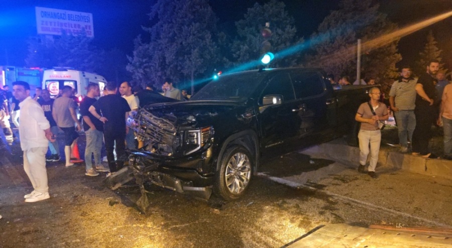 Bursa'da kamyonet ile ambulansın çarpıştığı kazada ölen kadının cenazesi toprağa verildi