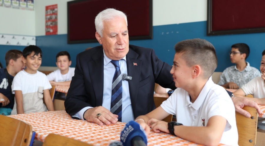 Bursa Büyükşehir Belediyesi'nden öğrencilere eğitim desteği
