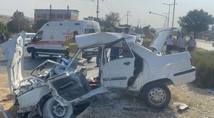 Manisa'da karı-kocayı hayattan koparan kazanın görüntüleri ortaya çıktı