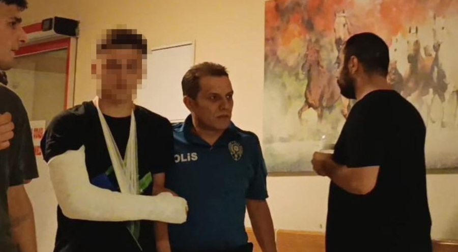 Bursa'da 18 yaşındaki genç kız arkadaşına laf atan kişi tarafından bıçaklandı
