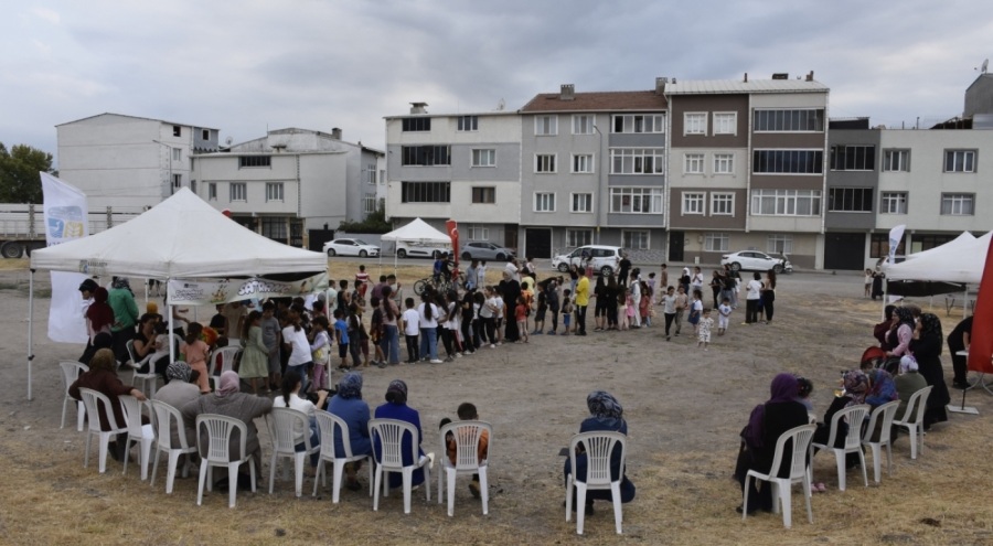 Karacabey'de sokaklar çocukların kahkahalarıyla şenleniyor