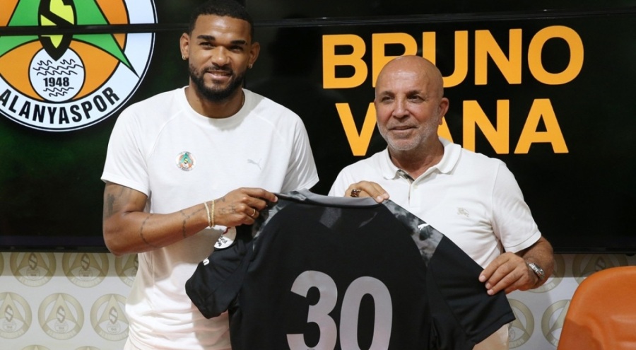 Alanyaspor'da 4 transfer için imza töreni