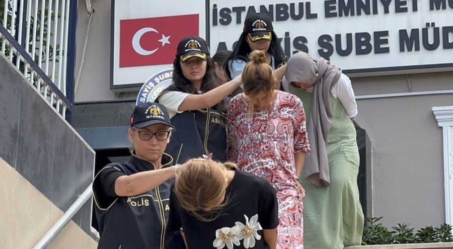 Evden hırsızlık yapan 3 kadın tutuklandı