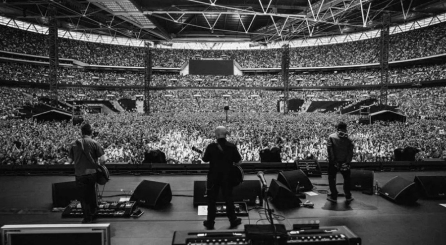 Ünlü grubun konserinde korkunç olay: Bir kişi hayatını kaybetti