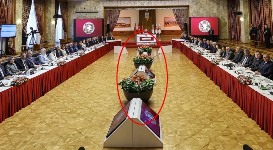 Komisyon salonunda yer alan Antorium çiçeğinin anlamı ne?