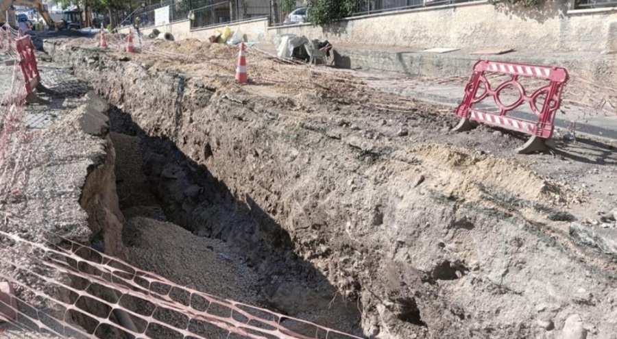 Elektrik akımına kapılan belediye işçisi hastaneye kaldırıldı