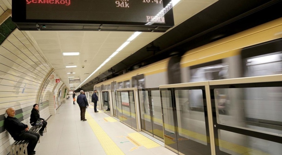 Yolcular panik yaşadı! Metro asansöründe mahsur kaldılar