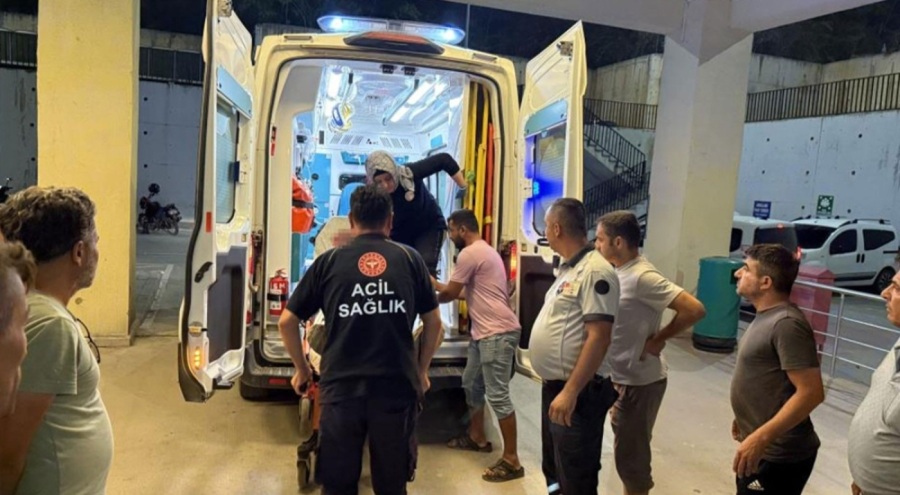 Antalya'da yol çalışmasında patlatılan dinamit işçiyi ağır yaraladı