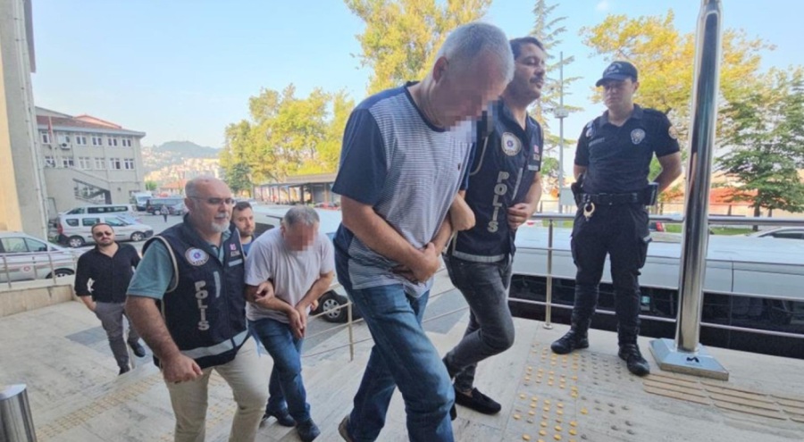 Gündüz vakti dedektörle define avcılığı yaparken yakalandılar