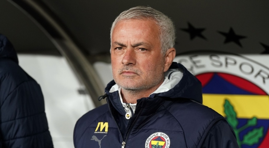 12 takım Süper Lig'e geçen sezonki teknik direktörüyle başlayacak