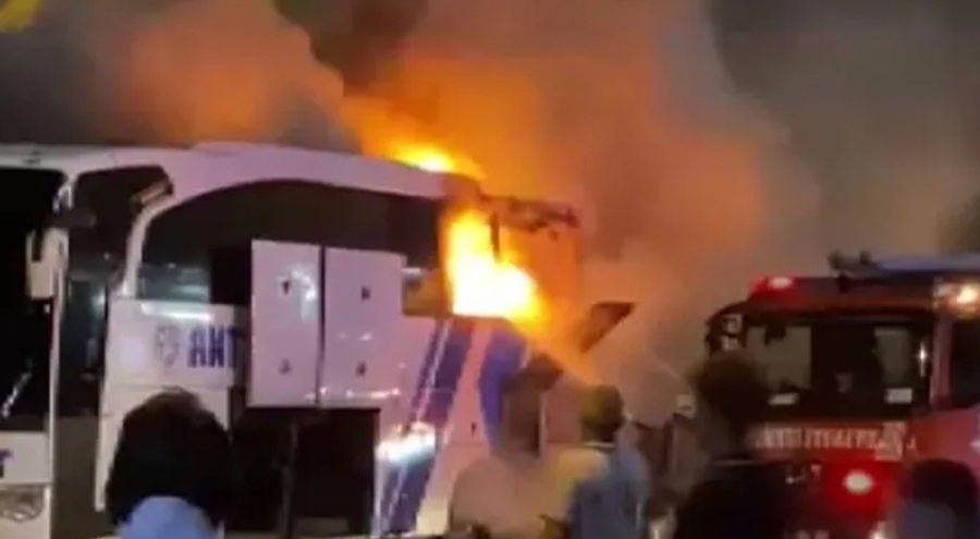 Yolcu otobüsünde korkutan yangın