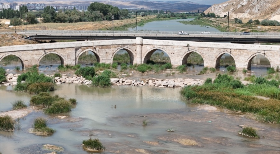 Türkiye'nin en uzun nehrinde kuraklık alarmı