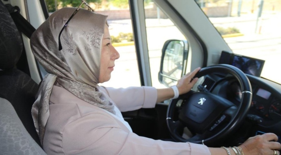3 çocuk annesi kadın önce liseyi bitirdi ardından direksiyon başına geçti