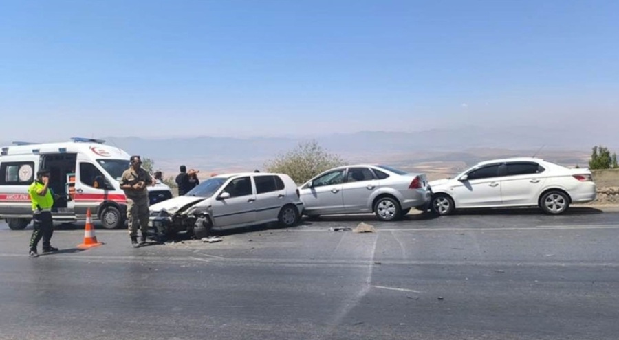 Dört aracın karıştığı zincirleme kaza: 9 yaralı