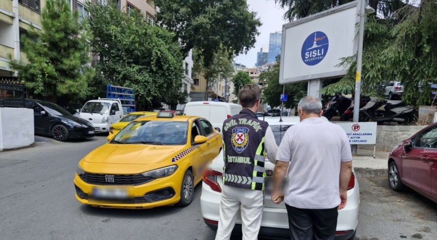 Fatih'te yolcu seçen ticari taksi şoförü yakalandı