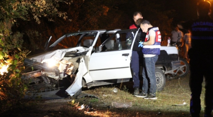 Otomobil ile motosiklet çarpıştı: 1 ölü, 1 yaralı