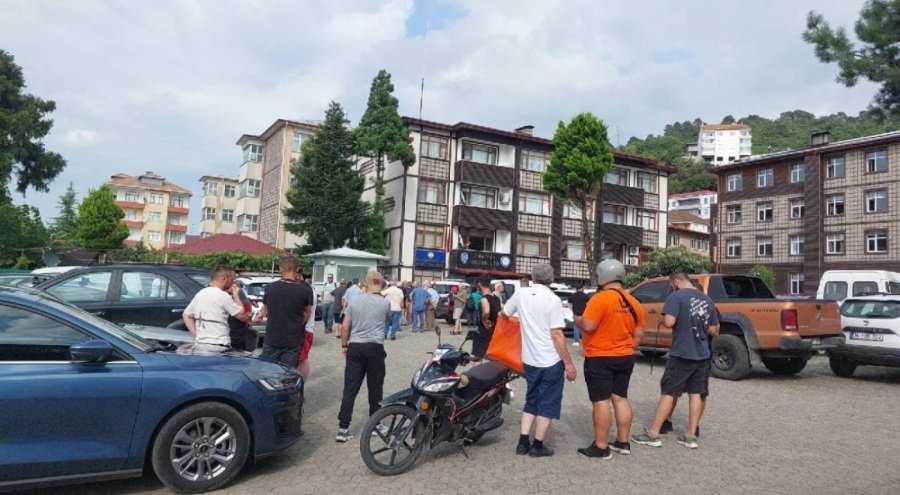 Fındıklı Belediye Başkanı Ercüment Çervatoğlu'na yumruklu saldırı