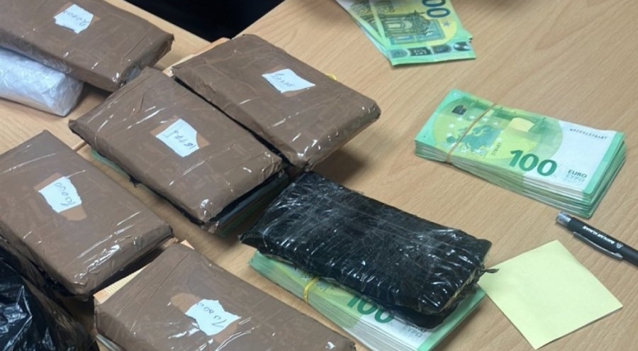 Sınır kapısında 166 bin Euro değerinde kaçak altın ve döviz yakalandı