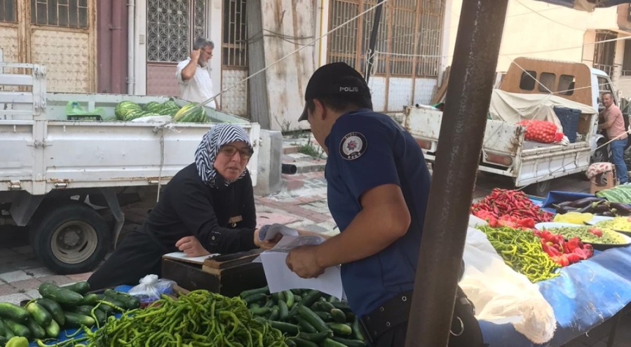Karacabey'de polis dolandırıcılığa karşı broşür dağıttı