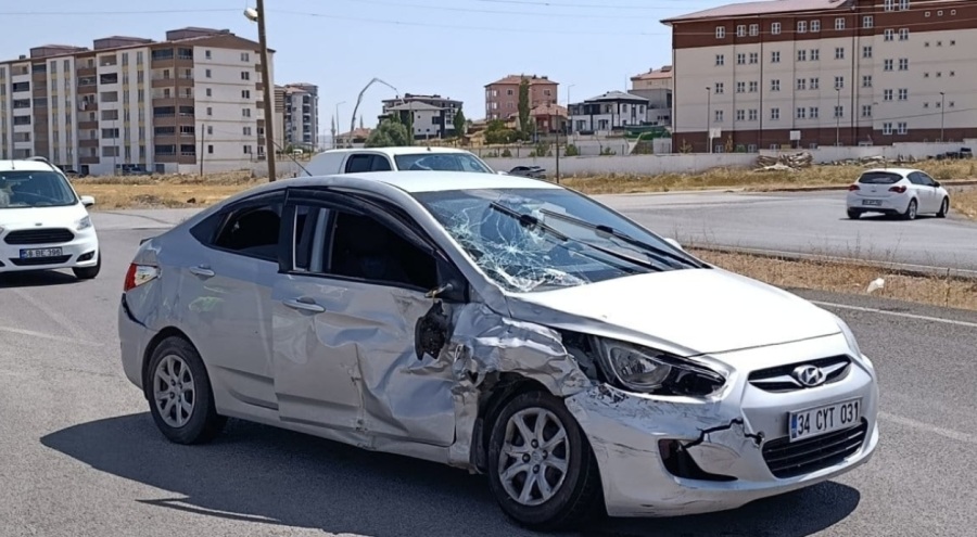 Kamyonet ile otomobil çarpıştı! 6 yaralı