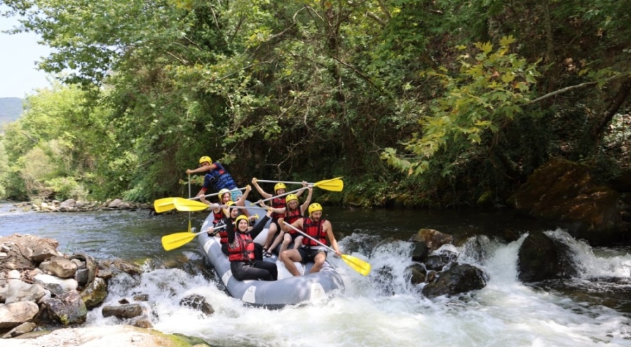 Bursa'da gençler rafting heyecanı dolu dolu yaşadı
