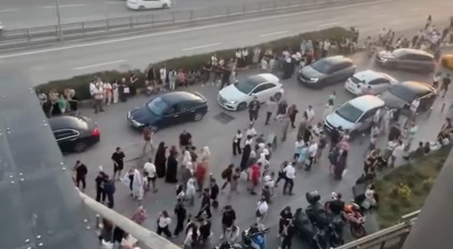 Bursa'daki AVM'lerde deprem paniği yaşandı!