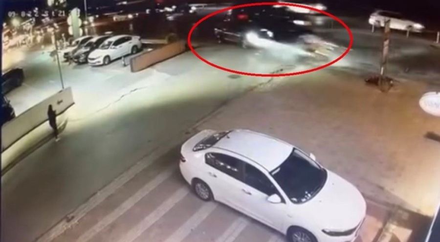 Bursa'da hızla ilerleyen motosikletli böyle kaza yaptı