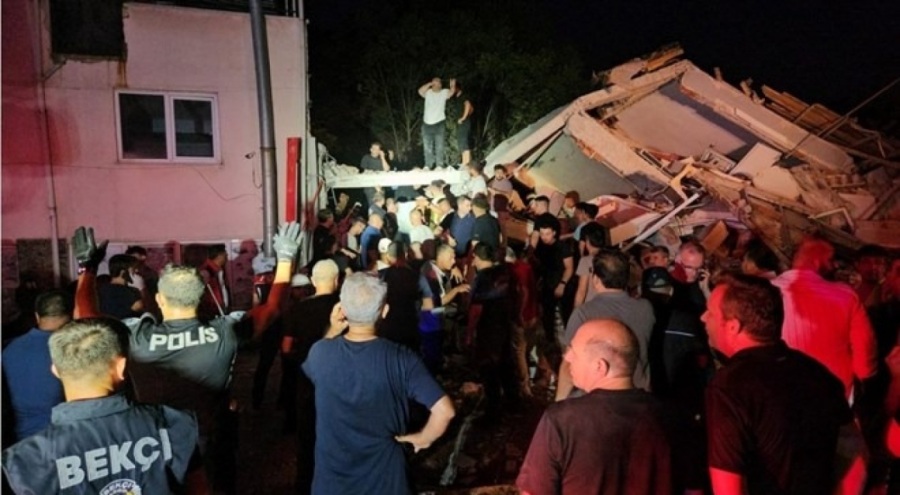 Balıkesir'de 6,1 büyüklüğünde deprem: Bursa'dan da hissedildi