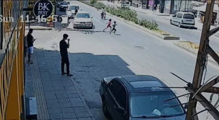 Motosikletlinin çarptığı 2 çocuktan biri öldü