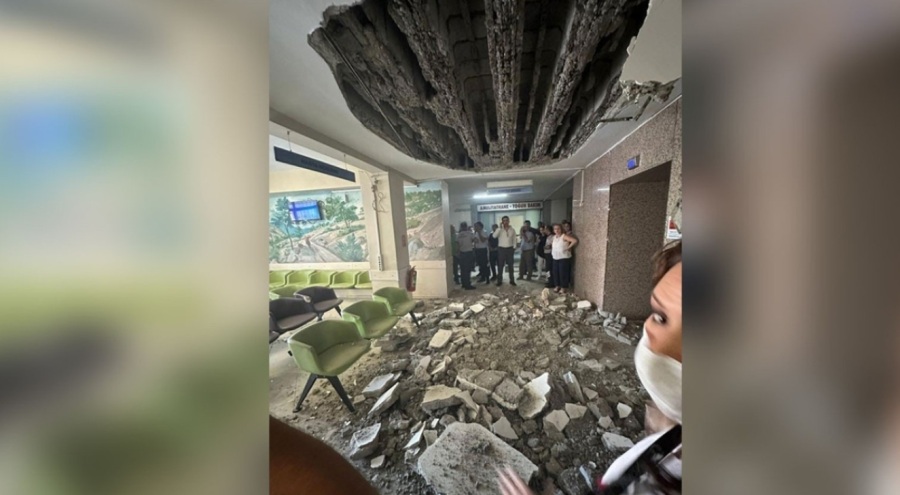 Devlet hastanesinin tavanı çöktü: 2 yaralı