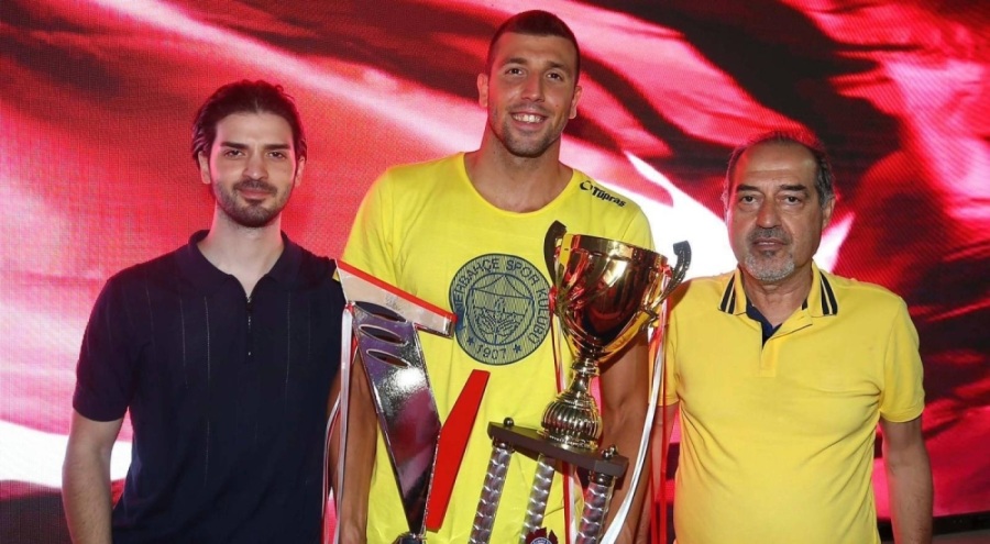 Açık Yaş Erkekler Yüzme Kupası, Galatasaray'dan alınıp Fenerbahçe'ye verildi
