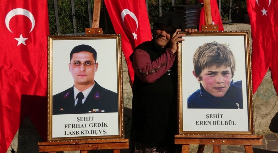 Şehit Eren Bülbül, mezarı başında anıldı