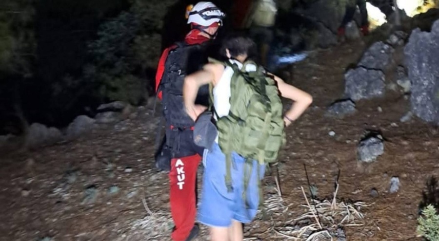 Doğa fotoğrafı çekmek için çıktıkları yerde mahsur kaldılar