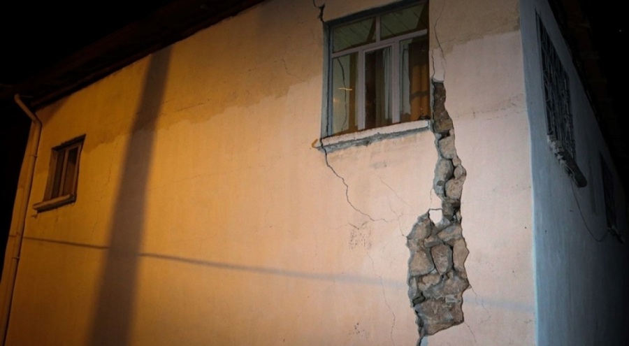 Balıkesir'in köylerinde son durum: Evlerde derin çatlaklar oluştu