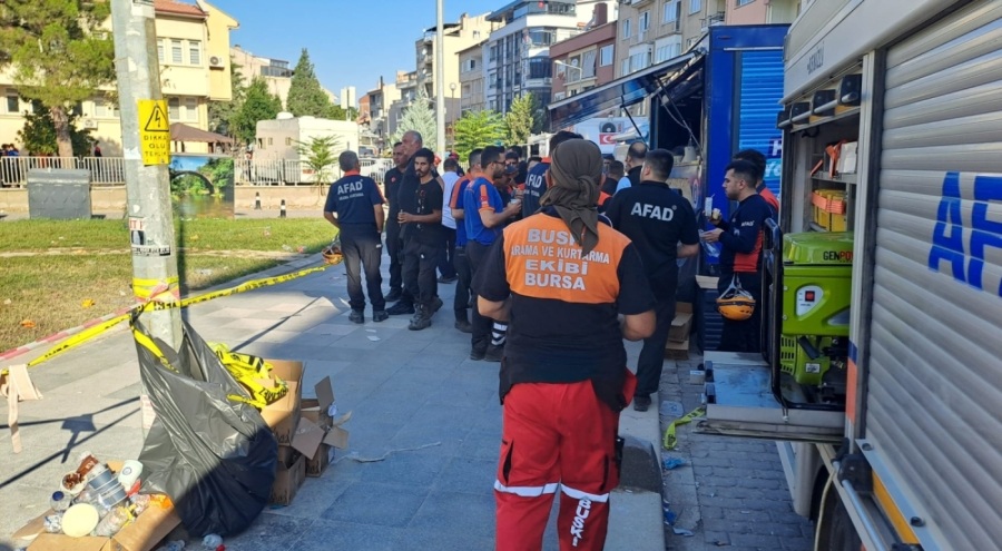 Bursa Büyükşehir ekipleri, Balıkesir depreminin yaralarını sardı