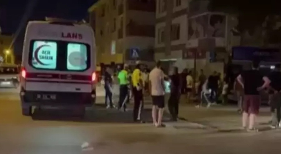 Alkollü sürücü tartıştığı yayaları ezdi