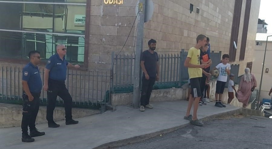 Elektrik direğinde kısa devre yangın çıkardı