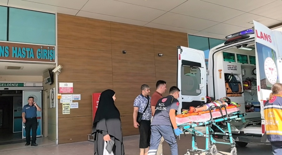 Bursa'da ikinci kattaki balkondan düşen çocuk ağır yaralandı