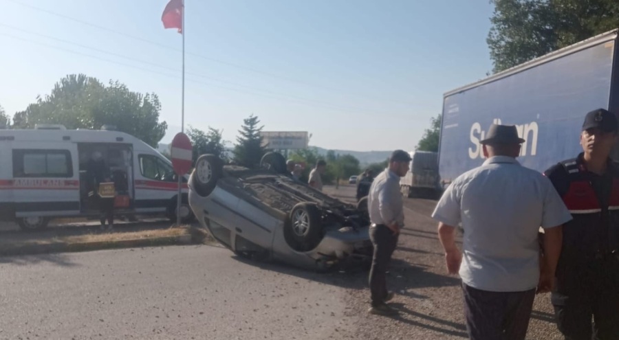 Bursa'da kamyonla çarpışan otomobil takla attı: 1'i çocuk 5 yaralı