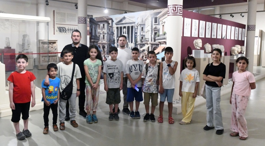 Osmangazi'de minik arkeologlar tarih yolculuğuna çıktı