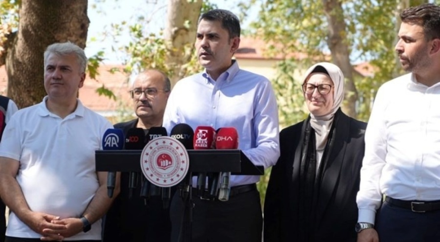Bakan Kurum Sındırgı'da konuştu: 152 binada 265 bağımsız bölüm ağır hasarlı ya da yıkık
