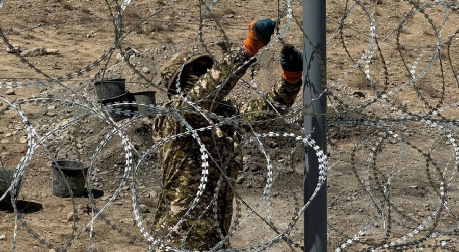 Kırgızistan, Tacikistan sınırına tel örgü çekme çalışmalarına başladı