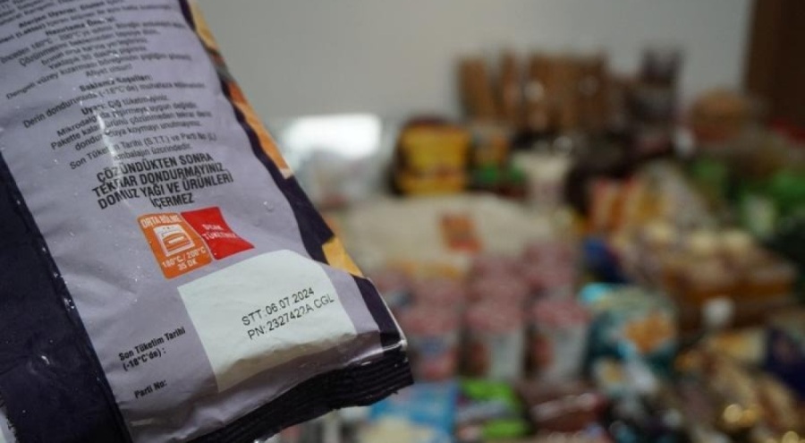Zincir markette son kullanması geçen yüzlerce ürün ele geçirildi